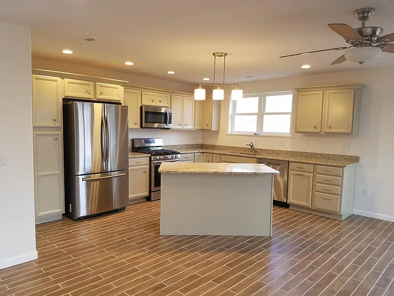 1630 Manitou Blvd — Photo 10