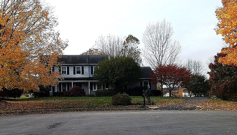 2nd image of 106 Stacey Ct