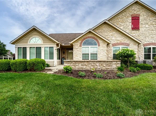 65 Scarborough Village Dr, Dayton, OH 45458