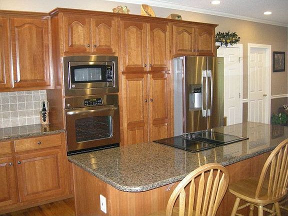 3rd image of 425 Loretto Dr