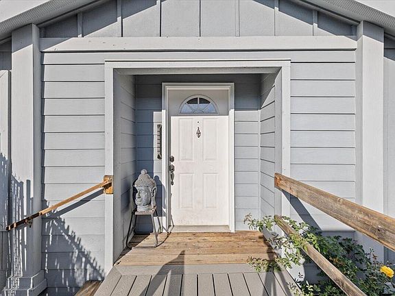 3rd image of 2318 Lara Ln