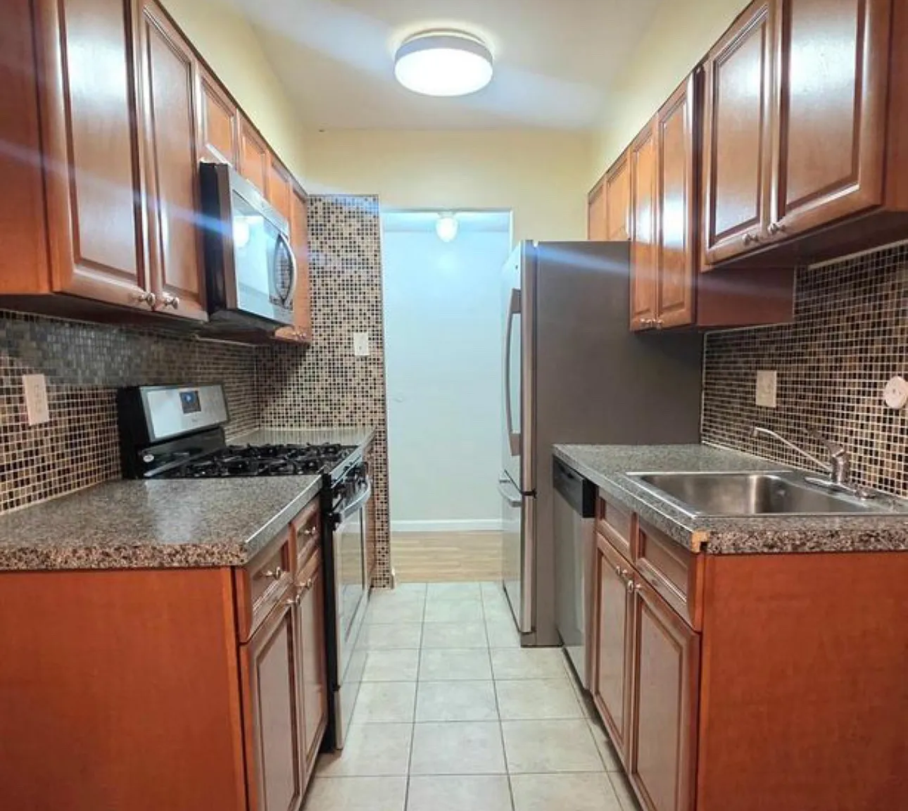 2 bed, 928 sqft, $1,950 — Photo 1
