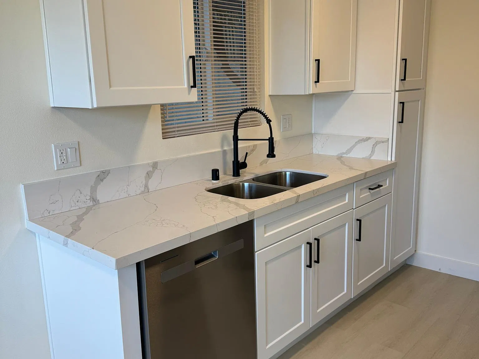 2 bed, 944 sqft, $3,295 — Photo 1