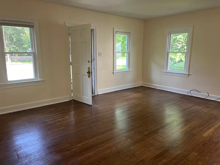 319 Linden Ave — Photo 7