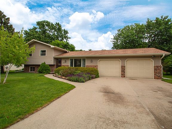 2nd image of 323 S Ridge Dr
