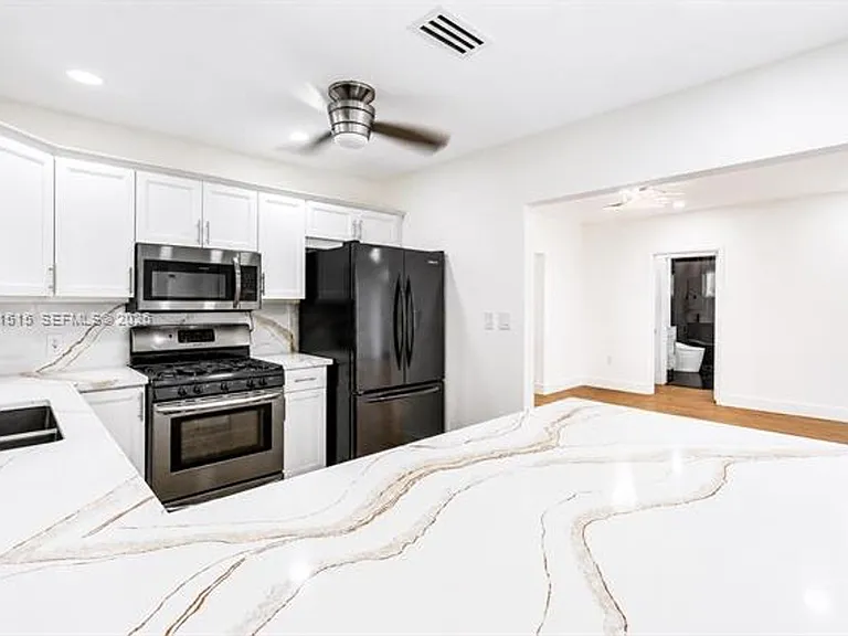 8819 Dickens Ave #8819 — Photo 1