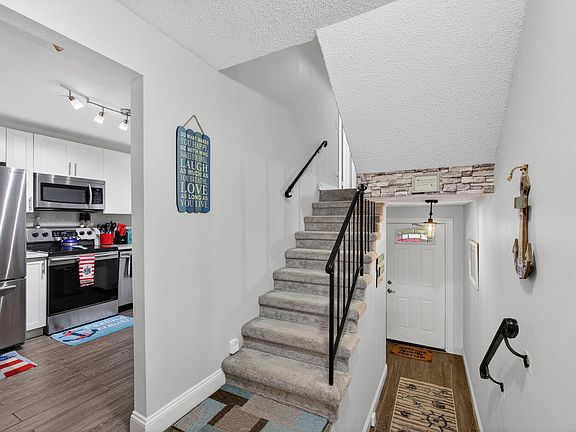 3rd image of 390 Golfview Road #H