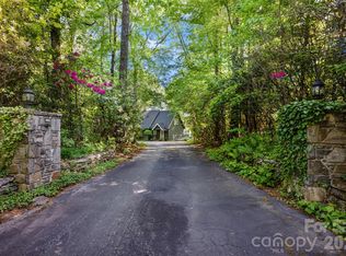 90 W Shore Dr, Lake Toxaway, NC 28747