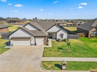 9917 NW 97th St, Yukon, OK 73099