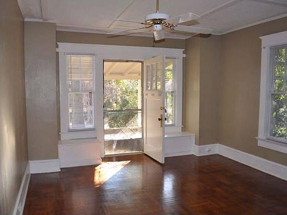 Beautiful Living Room with Oak Parquet wooden floor