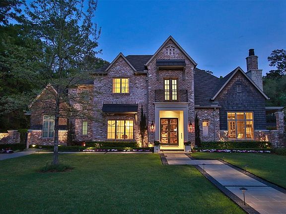 318 Lindenwood Drive............Pure elegance!