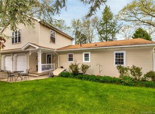 32 Rosemere Dr, Sandy Hook, CT 06482