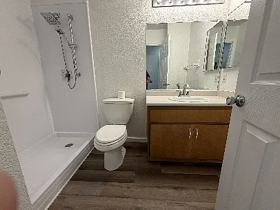 817 Redwood Ave — Photo 10