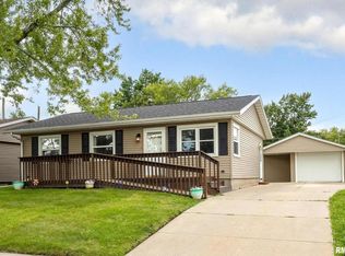 7314 Pacific St, Davenport, IA