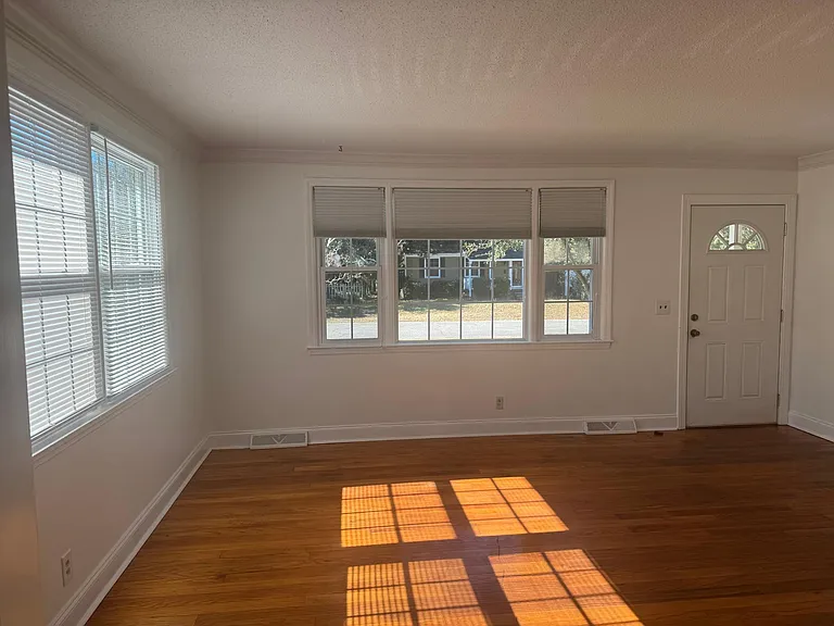4810 Chesterfield Rd — Photo 2