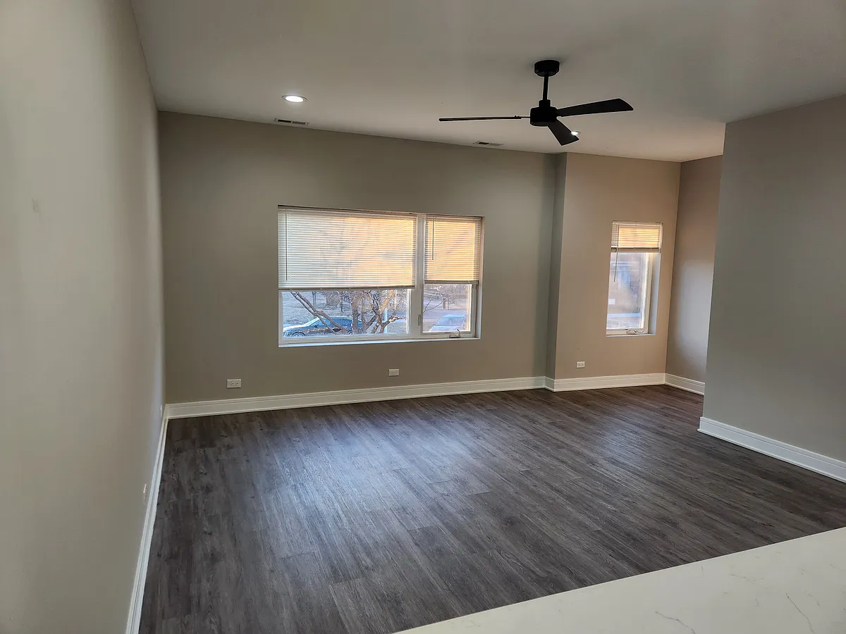 Building Photo - 4053 S Prairie Ave #2