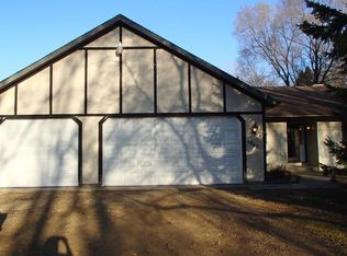 6848 Lakeview Dr, Lino Lakes, MN 55014