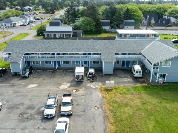 165 Barnacle St NW, Ocean Shores, WA
