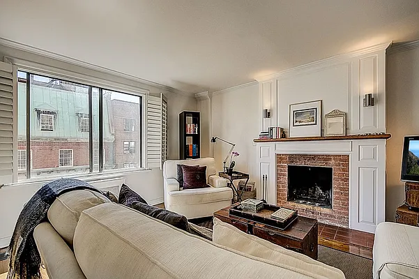 Sold by Redfin Real Estate | media 8