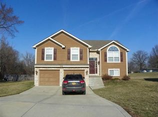 516 Cedar Ct, Leavenworth, KS 66048