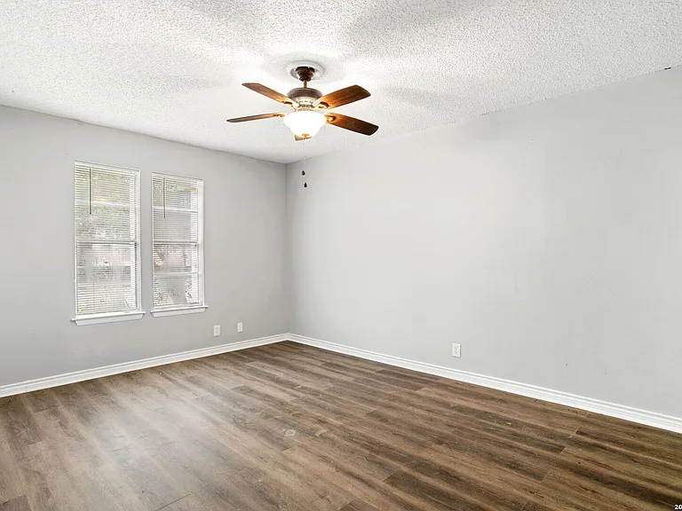 6814 Oldham — Photo 13