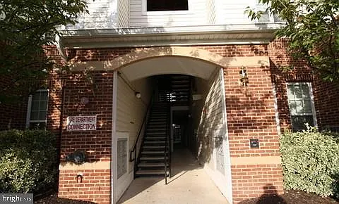21216 McFadden Sq #207 — Photo 8