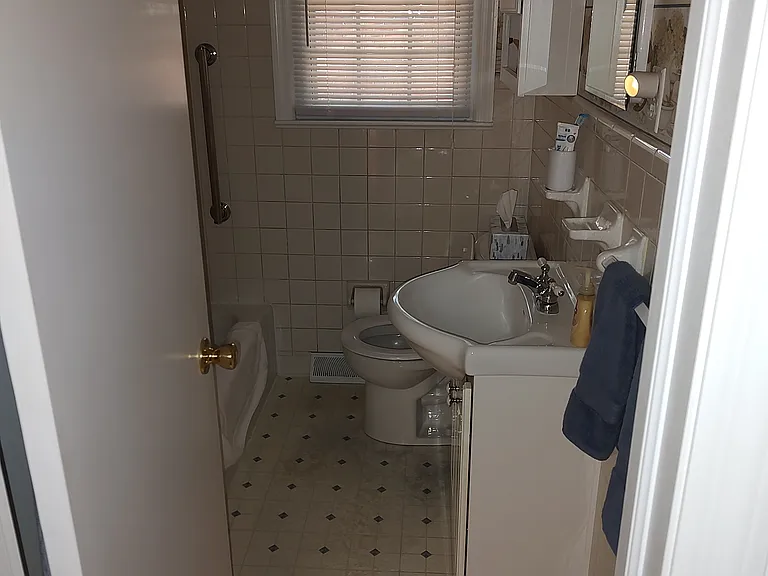 729 Grove Ave — Photo 5
