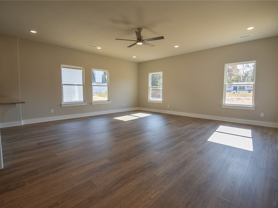 1402 W Pecan St, Rogers, AR 72758 Zillow