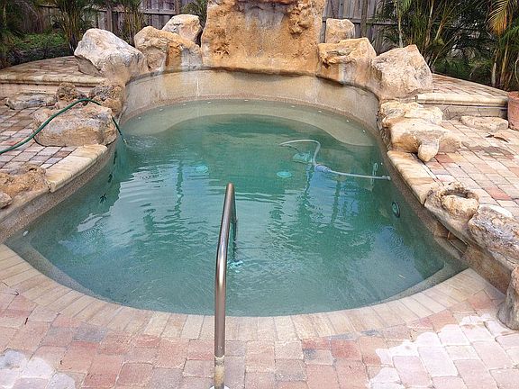 5th image of 866 SW 29th Ter