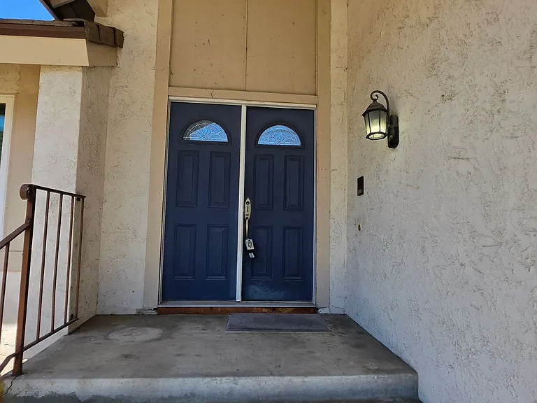 1524 Whitsett Dr — Photo 2