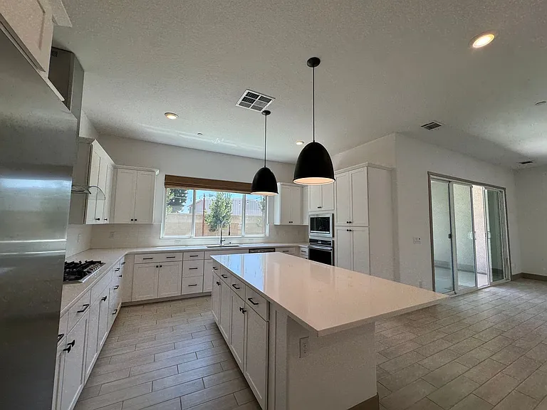 2637 W Andrew Ln — Photo 13