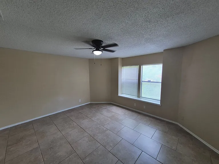 8469 Maple Ridge Dr — Photo 11
