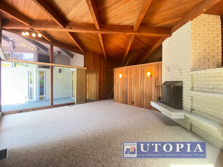 215 Blackpoint Ln — Photo 6