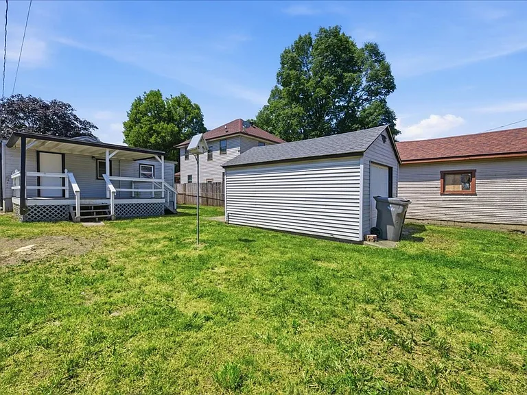 5010 Brookville Rd — Photo 15