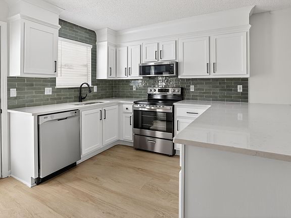 5th image of 814 Overby Park Dr