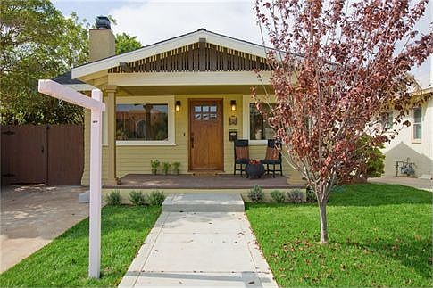 3 bedroom, 2.5 bath, approx. 1352 sq. ft.