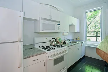 Sold by Avenue Sotheby's International Realty