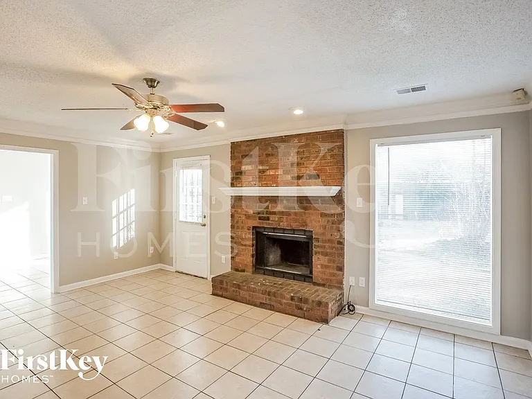 4644 Winter Park Dr — Photo 3