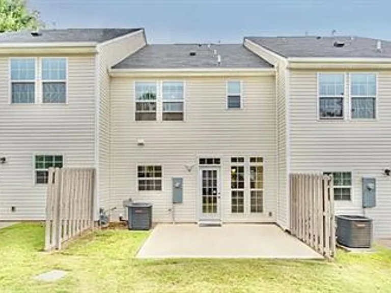 4 Glenside Dr — Photo 1