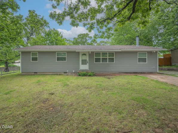 45 Tanglewood Dr, Carl Junction, MO 64834