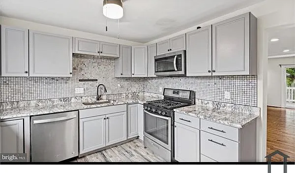 4 bed, $3,000 — Photo 1