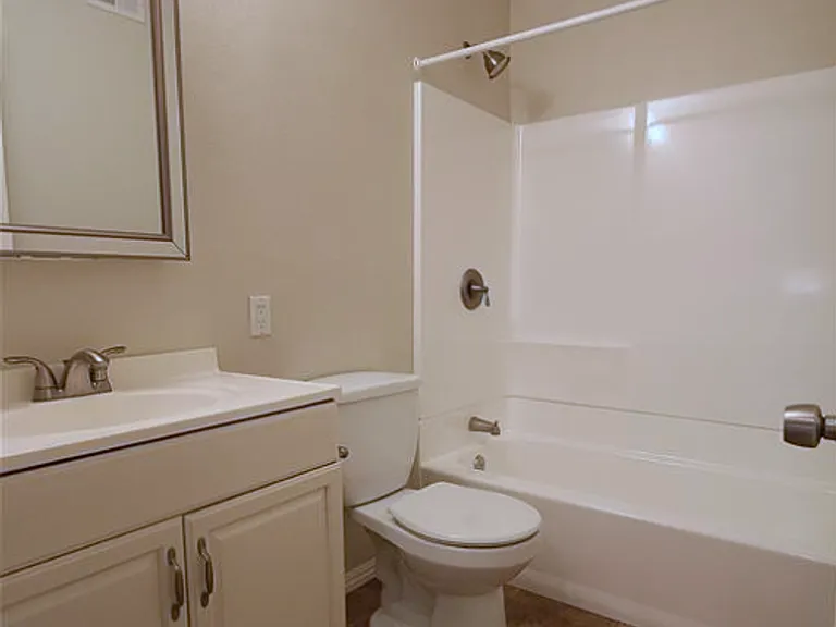 1545 Monterey Park Dr E — Photo 6