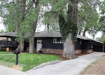 Front view driveway for upper unit