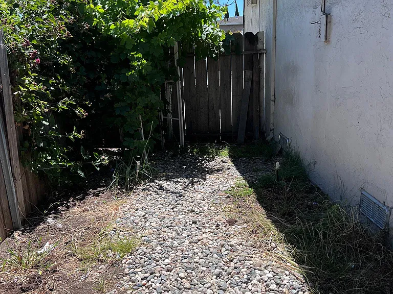 473 W Sunset Blvd — Photo 21