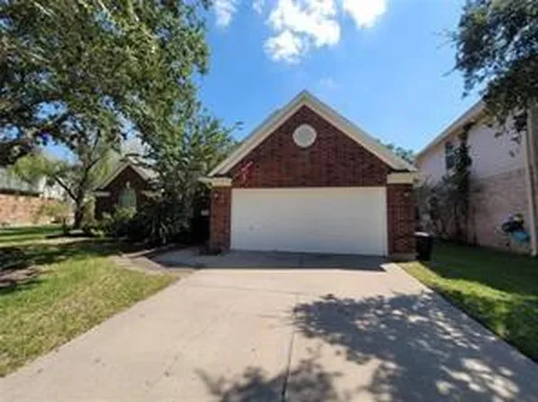 8011 Aspen Ct, Baytown, TX 77523