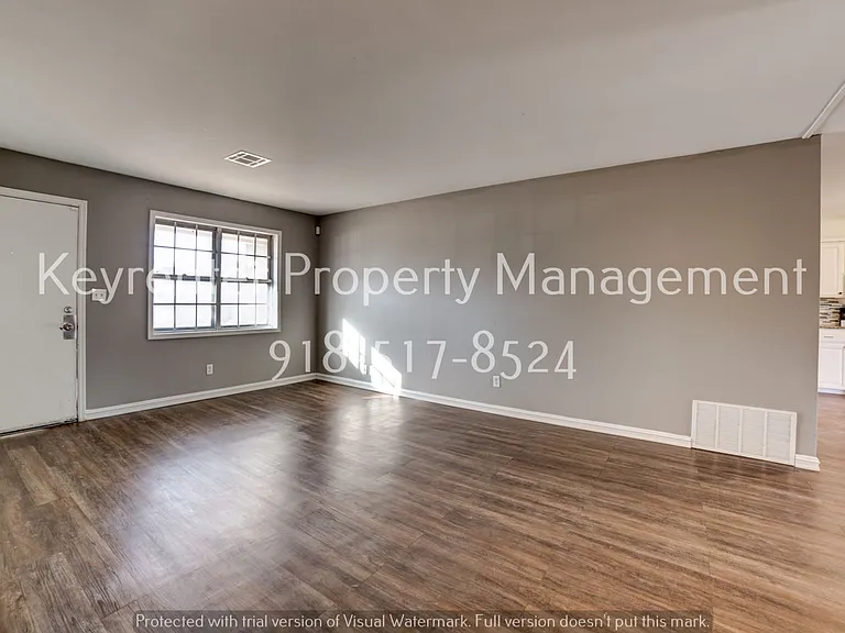 209 N 11th St — Photo 7