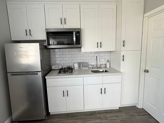 2nd image of 14631 Cullen St