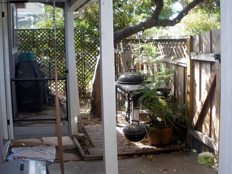 Front Garden/patio Area