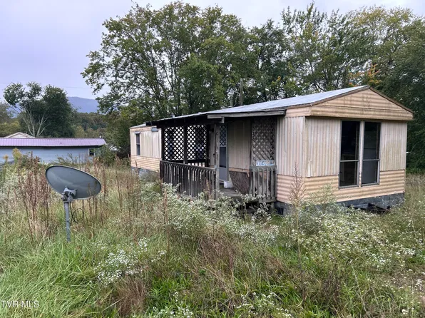 2818 E 5th St N, Big Stone Gap, VA 24219