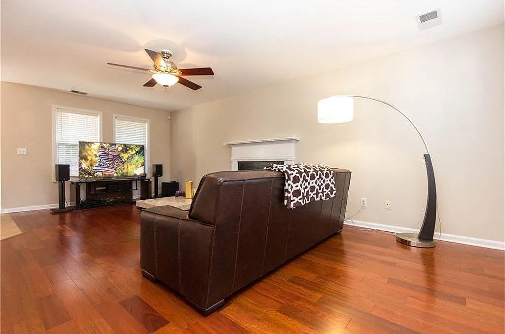 5653 Riverside Walk Dr — Photo 4